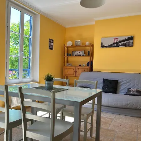 L'annexe De *